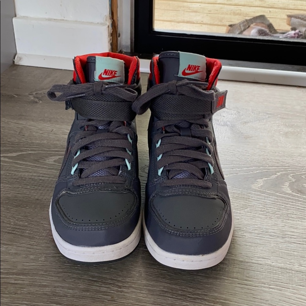 Nike hightop sneakers size 8